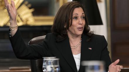 Nicht unbedingt belesen, aber lesend: Kamals Harris
