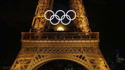 Der Mond hinterm Eiffelturm. Die Spiele in Paris dürften viele schöne Bilder produzieren.