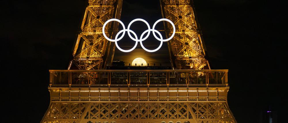 Der Mond hinterm Eiffelturm. Die Spiele in Paris dürften viele schöne Bilder produzieren.