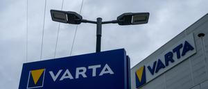 22.07.2024, Baden-Württemberg, Ellwangen: Über der Zentrale des Batterieherstellers Varta ziehen dunkle Wolken auf. Varta will verhindern, dass das Unternehmen in die Pleite rutscht. Foto: Stefan Puchner/dpa +++ dpa-Bildfunk +++