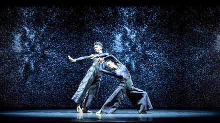 Eine Szene aus „Waves“ vom Cloud Gate Dance Theatre of Taiwan.