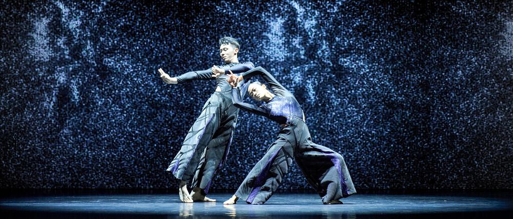 Eine Szene aus „Waves“ vom Cloud Gate Dance Theatre of Taiwan.