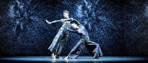 Eine Szene aus „Waves“ vom Cloud Gate Dance Theatre of Taiwan.