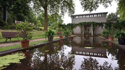 Blick in den Paradiesgarten im Park Sanssouci mit dem Stibadium.