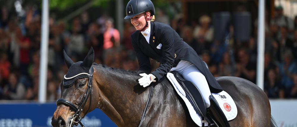 Jessica von Bredow-Werndl hat 2021 in Tokio zwei Goldmedaillen in der Dressur gewonnen.