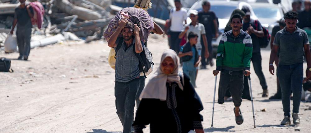 Tausende Palästinenser verlassen nach Warnung Israels Khan Yunis.
