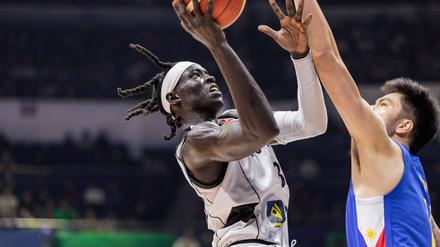Wenyen Gabriel (links) spielte einige Jahre in der NBA.