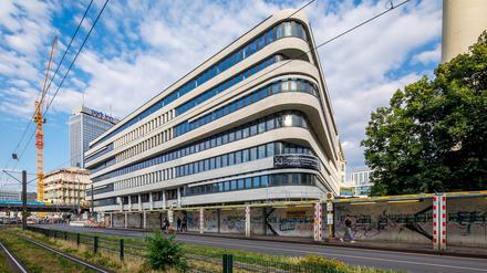 Bürogebäude C1-Central One Midtown Offices GmbH am Alexanderplatz. Copyright ist bei der DVI Gruppe.