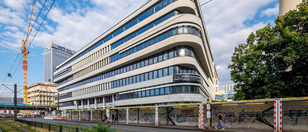 Bürogebäude C1-Central One Midtown Offices GmbH am Alexanderplatz. Copyright ist bei der DVI Gruppe.