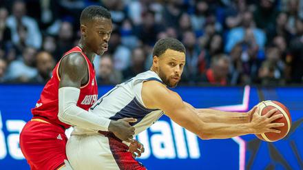Dennis Schröder (links) spielt ab sofort an der Seite von US-Superstar Steph Curry.