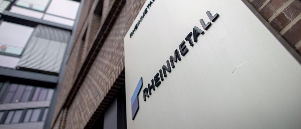 Das Logo der Rheinmetall AG ist vor der Zentrale in Düsseldorf zu sehen.