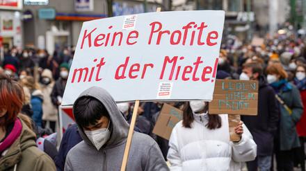 Demonstration von Mieter-Aktivisten auf dem Hermannplatz in Berlin-Neukölln (2021).