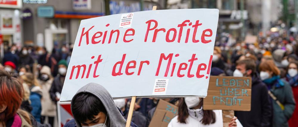 Demonstration von Mieter-Aktivisten auf dem Hermannplatz in Berlin-Neukölln (2021).
