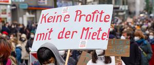 Demonstration von Mieter-Aktivisten auf dem Hermannplatz in Berlin-Neukölln (2021).