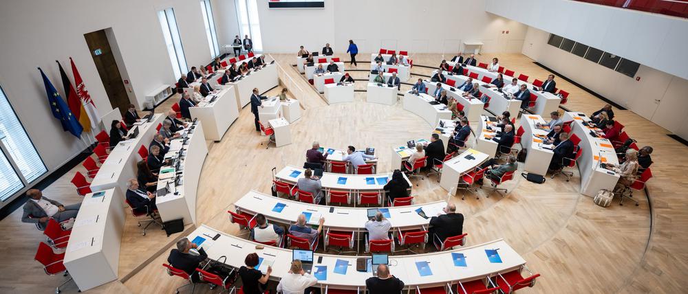 Im Landtag soll das Hilfspaket für die Folgen des Ukraine-Krieges mit einem neuen Nachtragshaushalt abgesichert werden.