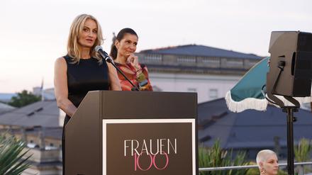 Adrianna Lenhardt mit Anwältin Nicole Bédé (r.).
