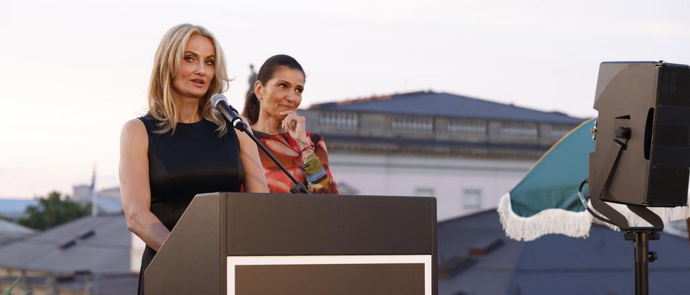 Adrianna Lenhardt mit Anwältin Nicole Bédé (r.).