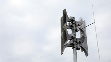Eine neue elektronische Warnsirene auf dem Rathaus-Campus in Potsdam.