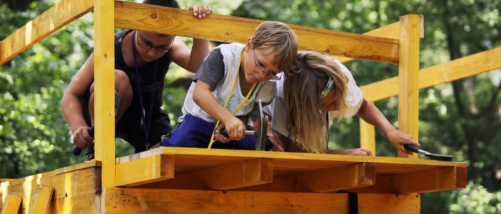 Eine Woche lang werkeln die Kinder in Kleingruppen an ihren Projekten