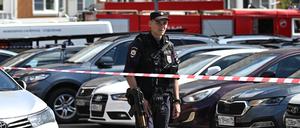 Ein russischer Polizist bewacht einen Tatort in Moskau (Symbolbild).