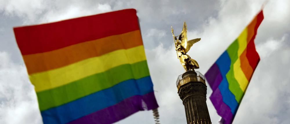 Beim Christopher Street Day in Berlin könnte es regnerisch werden.