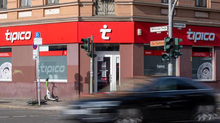 Tipico ist in Deutschland Marktführer bei Sportwetten. Das Unternehmen hat rund 1000 Wettshops in Deutschland, die meisten Kunden spielen aber online.