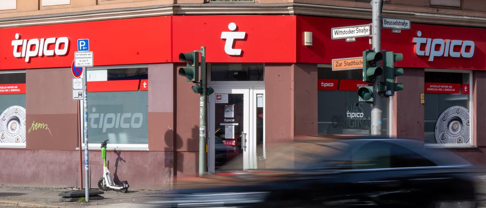 Tipico ist in Deutschland Marktführer bei Sportwetten. Das Unternehmen hat rund 1000 Wettshops in Deutschland, die meisten Kunden spielen aber online.