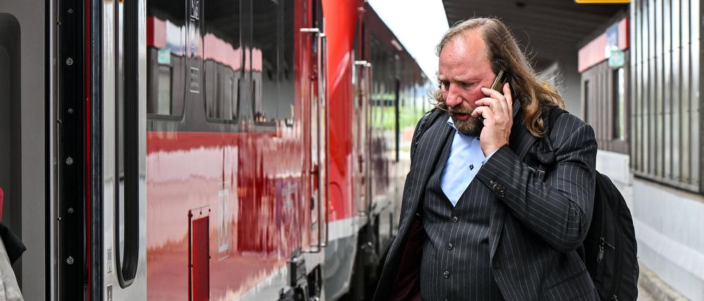 Anton Hofreiter (Grüne) am Zug im Kempten.
