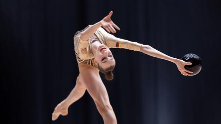 Die 17-jährige Sportgymnastin Darja Varfolomeev tritt für Deutschland in Paris an.
