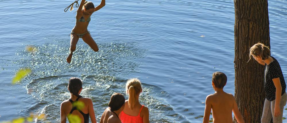 Ab ins kalte Nass: So lässt sich der Sommer an Brandenburgs Badeseen gut aushalten.