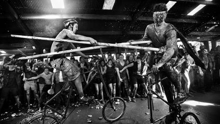 Das „Easy Rider Road Book“ zeigt Menschen, die das Rad als Vehikel für Kreativität und Protest einsetzen – wie der „Black Label Bike Club“ aus New York.