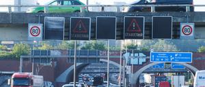 Auf der Berliner Stadtautobahn staut es sich am Messedamm.
