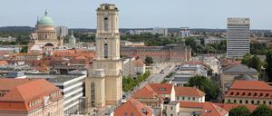 Blick auf die Potsdamer Innenstadt mit dem inzwischen wiedererrichteten Turm der Garnisonkirche.