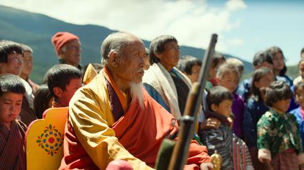 Viel zu weise für Gewehre. Der Lama (Kelsang Choejay) von Ura unterbricht seine Meditation.