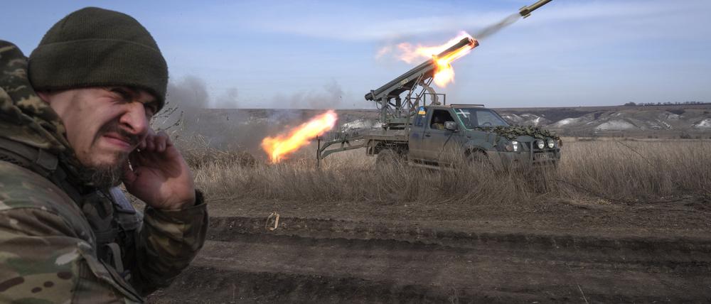 Ein ukrainischer Mehrfachraketenwerfer nahe Bachmut