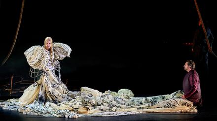 Andreas Schager und Camilla Nylund als „Tristan und Isolde“ in der Bayreuther Neu-Inszenierung von Thorleifur Örn Arnarsson.