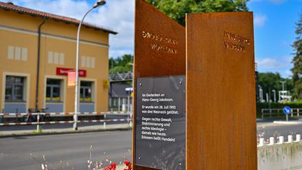 Ein neues Denkmal erinnert in Strausberg an die Todesopfer rechter Gewalt – und an Hans-Georg Jakobson. Er wurde 1993 in Strausberg aus einer S-Bahn gestoßen.