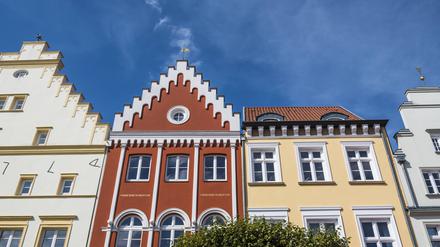 Steuern, Gebühren und Beratungshonorare verteuern überall in Europa den Immobilienkauf. 