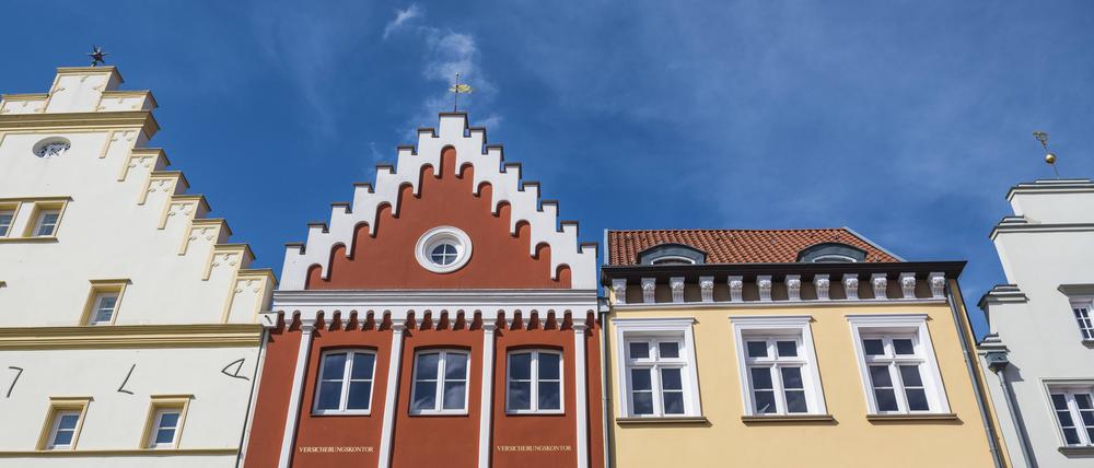 Steuern, Gebühren und Beratungshonorare verteuern überall in Europa den Immobilienkauf.
