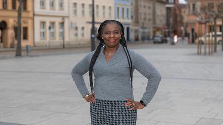 Die CDU-Politikerin Adeline Abimnwi Awemo ist in Cottbus beim Aufhängen von Wahlplakaten nach Angaben der Partei rassistisch beleidigt und angegriffen worden.