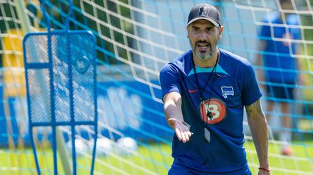 Hertha-Trainer Cristian Fiél hat mit seinem Team noch einiges zu tun.