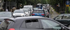 Ein Stau in der Jägerallee im Sommer vor einem Jahr, auch hier hatte es eine Sperrung der Alleestraße gegeben.