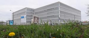Das neue Hauptgebäude der Bundespolizei in Potsdam: Sieht fast fertig aus, ist aber nicht bezugsfähig. 