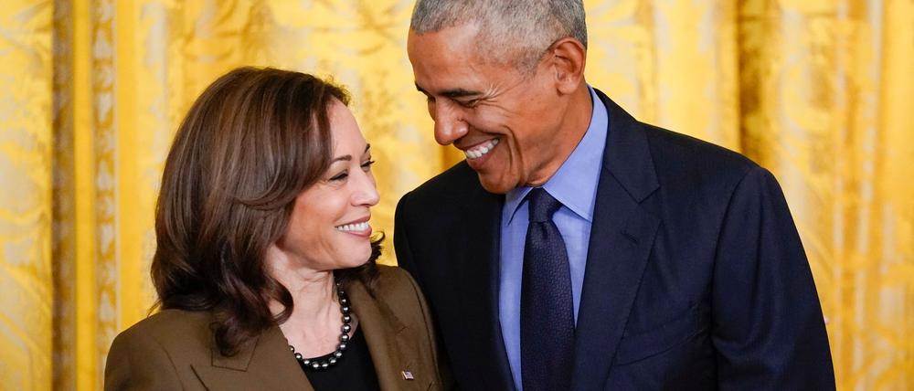 Kamala Harris und Barack Obama. 