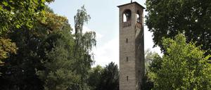 Der Persiusturm in der Bornimer Feldflur.