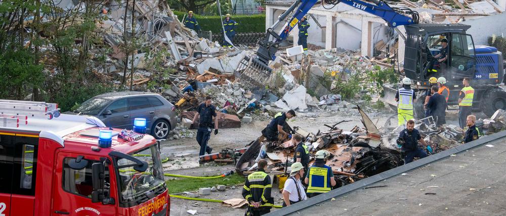 Rettungskräfte arbeiten an der Unglücksstelle in memmingen.