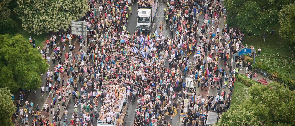 Christopher Street Day CSD 2024 unter dem Motto Nur gemeinsam stark – für Demokratie und Vielfalt in Berlin.