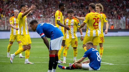 Wieder einer drin. Diesmal jubelt Union, vier Tore gelangen den Berlinern gegen die Rangers. Sie kassierten aber auch vier.
