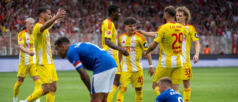 Wieder einer drin. Diesmal jubelt Union, vier Tore gelangen den Berlinern gegen die Rangers. Sie kassierten aber auch vier.
