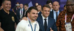 Da jubelt sogar der Präsident. Antoine Dupont lässt sich von Emmanuel Macron beglückwünschen.